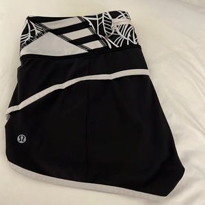 Lululemon speed shorts size 6 black and white